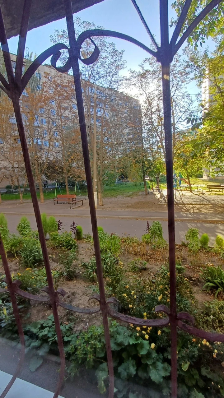 Продаж 3-кімнатної квартири в Зарічному.