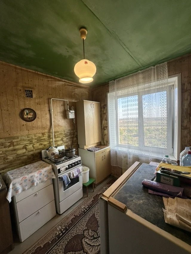 For Sale: Two-bedroom apartment on Damansky Street, Mariupol.