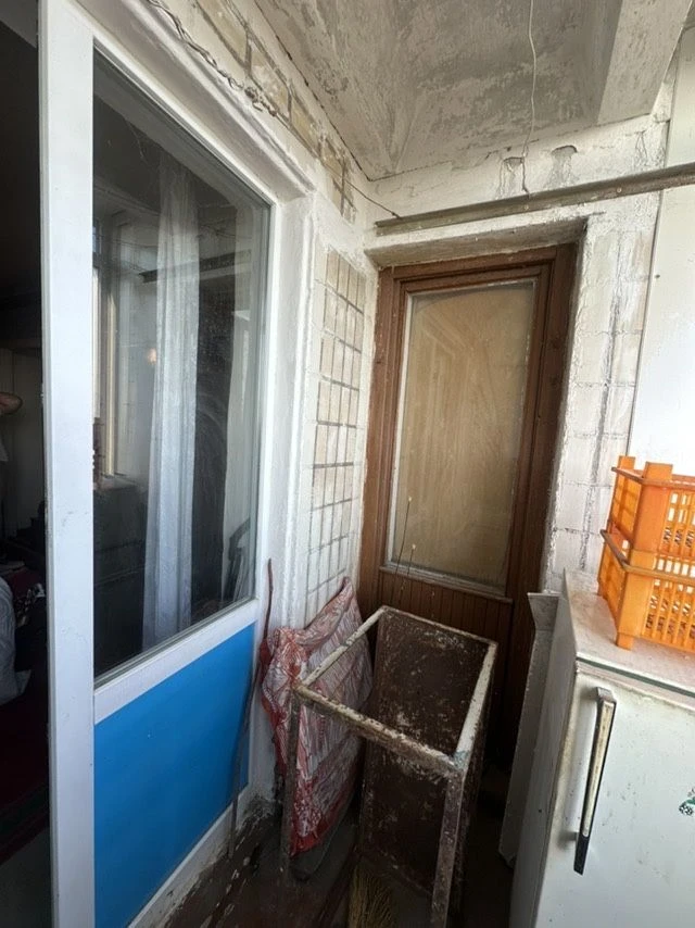 For Sale: Two-bedroom apartment on Damansky Street, Mariupol.