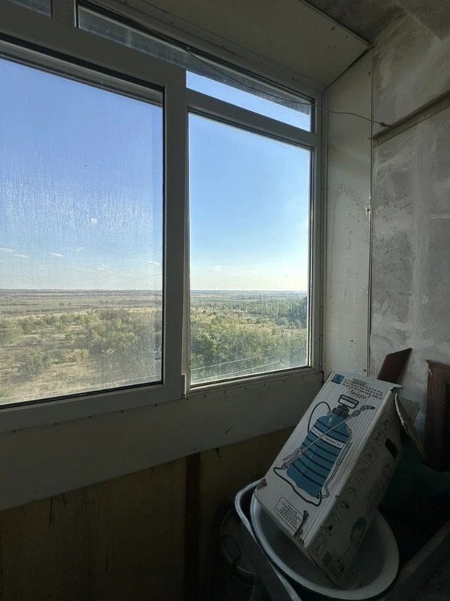 For Sale: Two-bedroom apartment on Damansky Street, Mariupol.