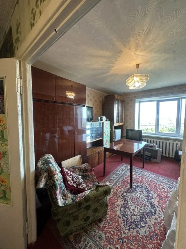 For Sale: Two-bedroom apartment on Damansky Street, Mariupol.