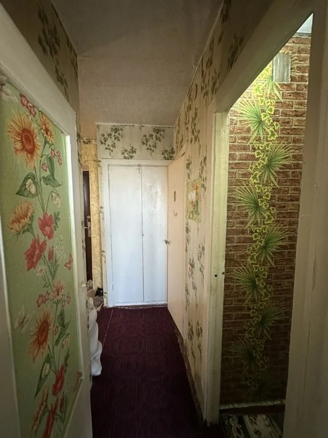 For Sale: Two-bedroom apartment on Damansky Street, Mariupol.