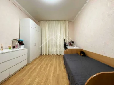 Sale of a 4-room apartment + garage with autonomous heating
