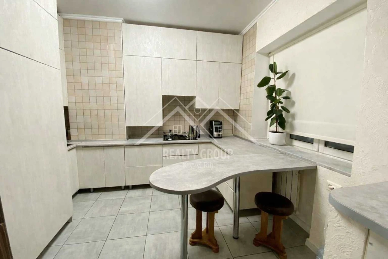 Sale of a 4-room apartment + garage with autonomous heating
