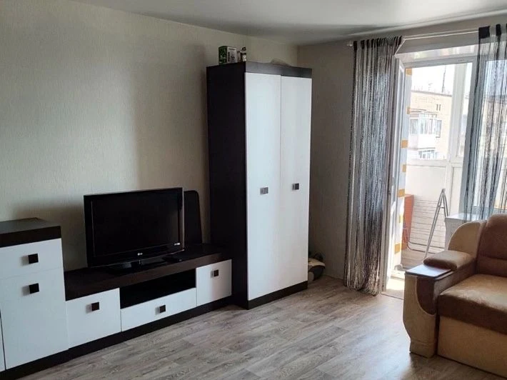1-bedroom 33 sq m with renovation, furniture and appliances – $12,100