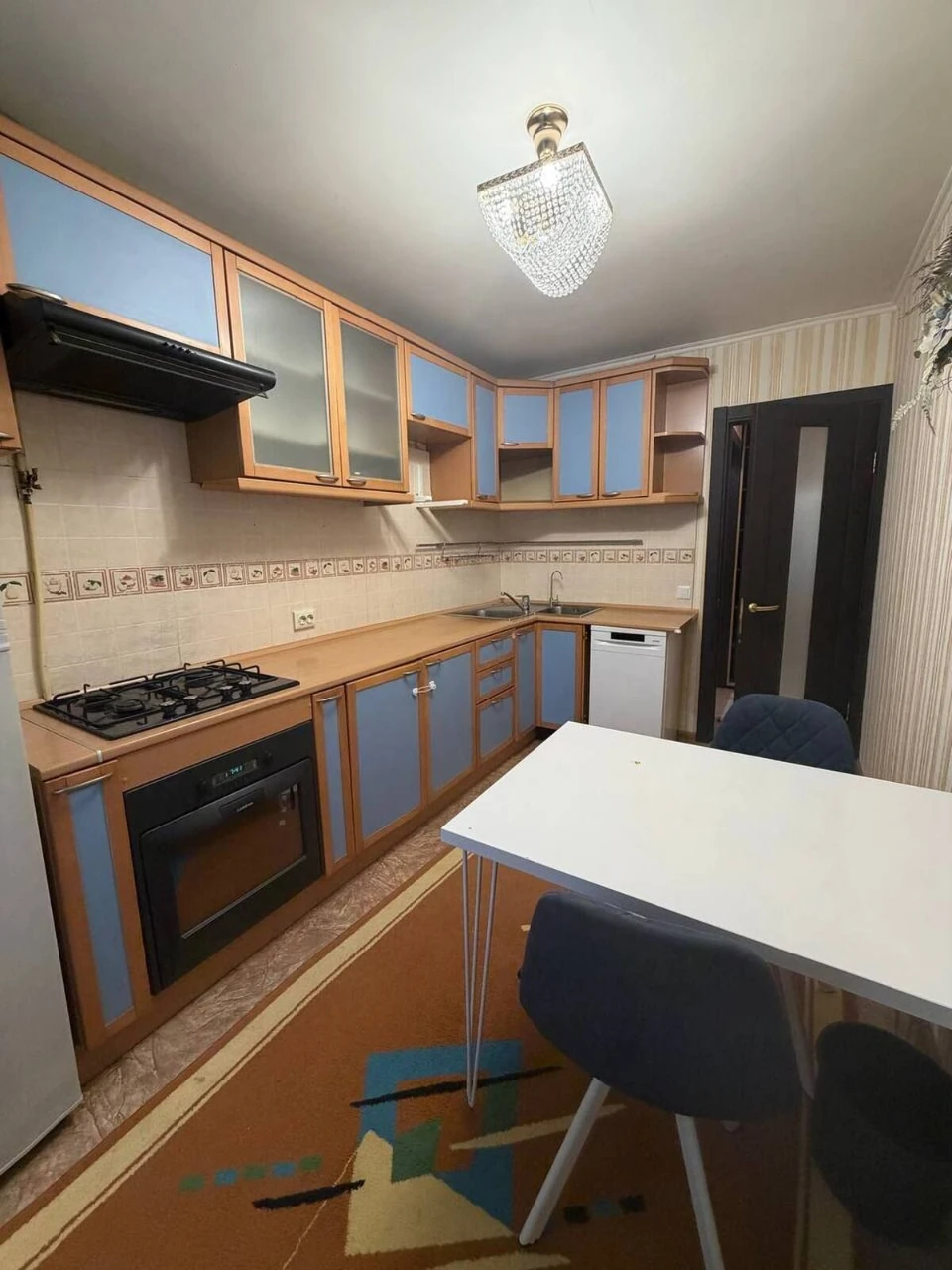 Продам 3-кімнатну квартиру, Інгулець, вул. Коткова, 55.