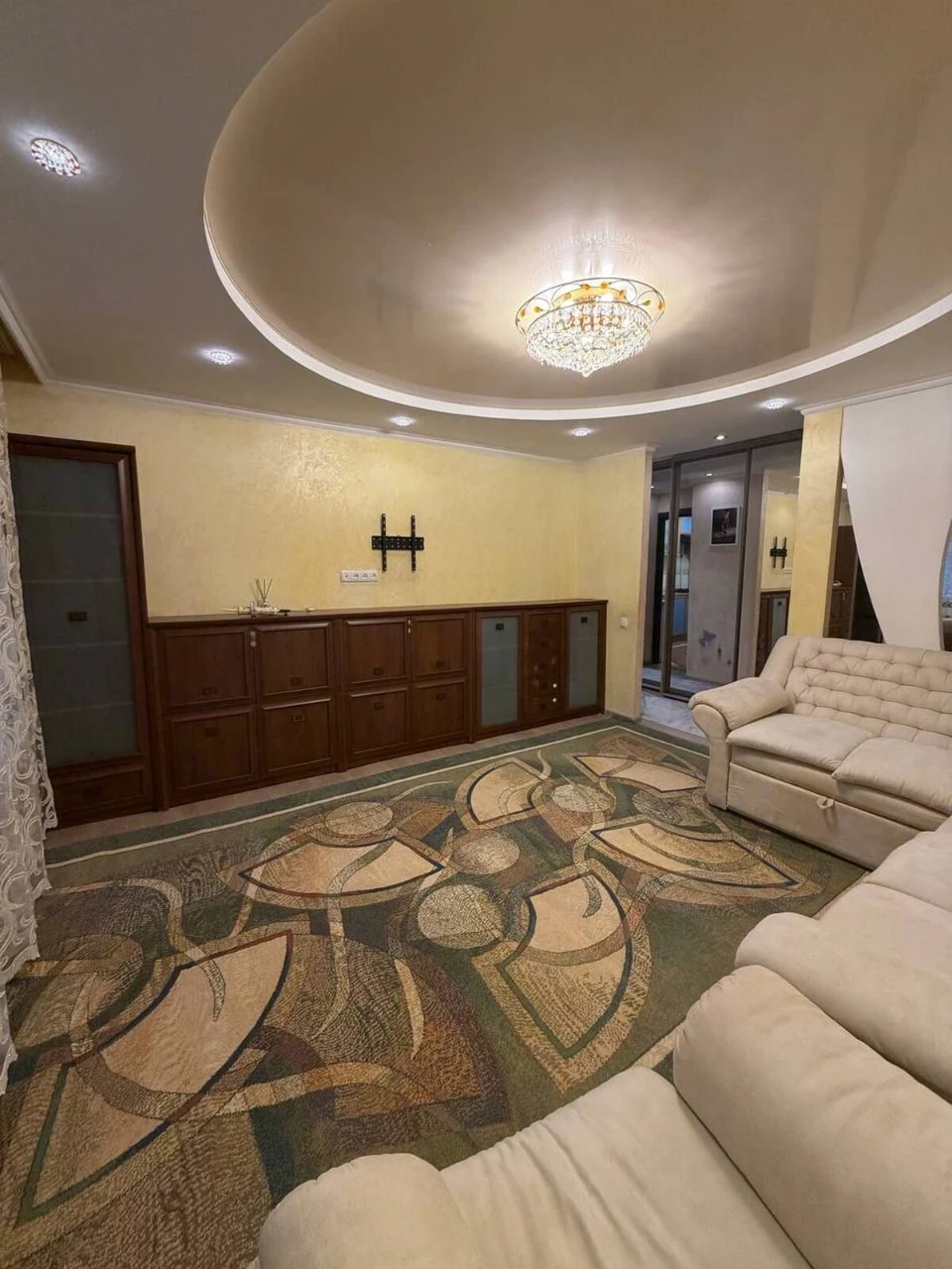 Продам 3-кімнатну квартиру, Інгулець, вул. Коткова, 55.