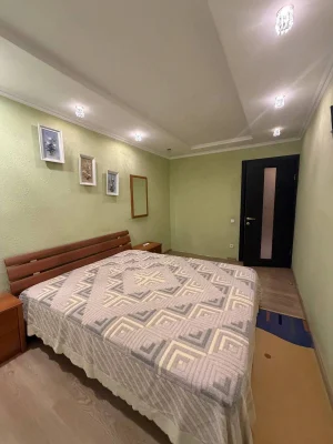 Продам 3-кімнатну квартиру, Інгулець, вул. Коткова, 55.