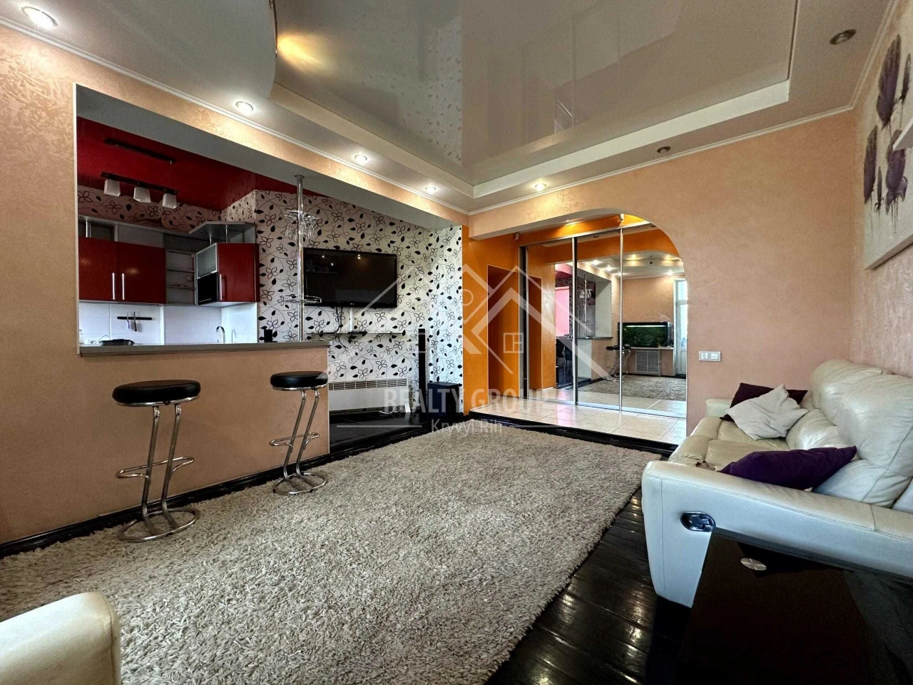 Sale of a 2-room apartment renovated, Borodina 2