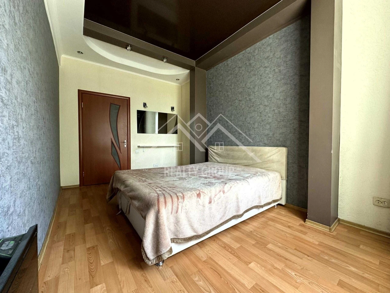 Sale of a 2-room apartment renovated, Borodina 2