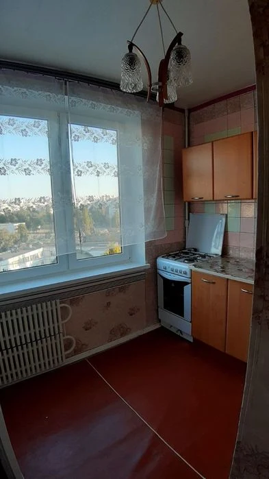 Selling my 1-room apartment in Saltovka microdistrict, 522. Near Studenchesk metro station.