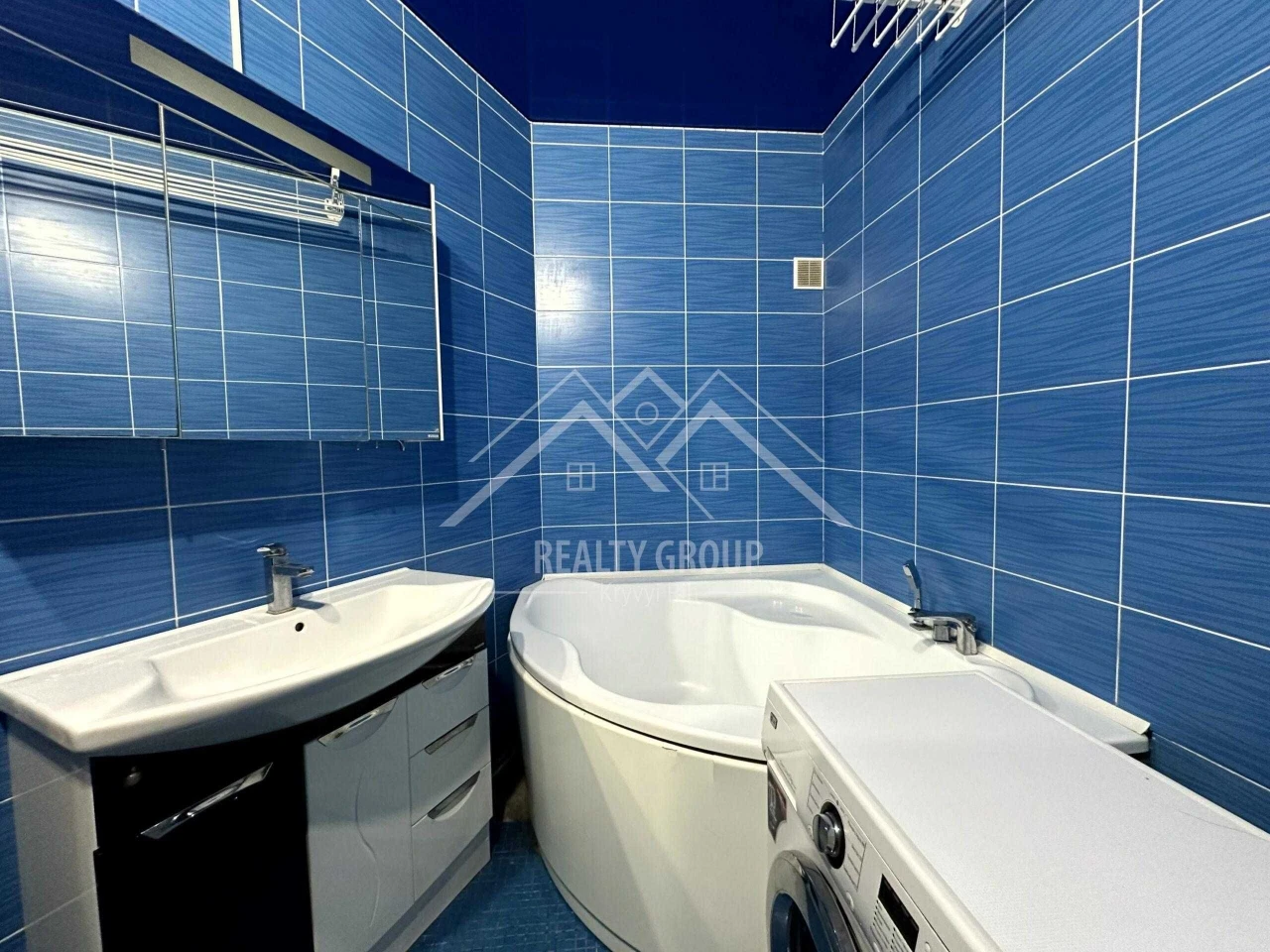 Sale of a 2-room apartment renovated, Borodina 2