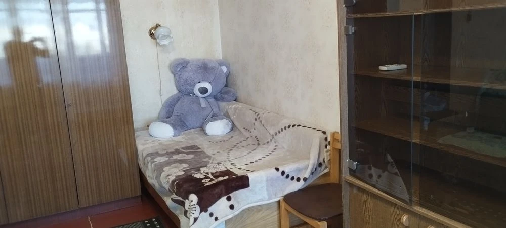 Selling my 1-room apartment in Saltovka microdistrict, 522. Near Studenchesk metro station.