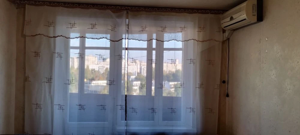 Selling my 1-room apartment in Saltovka microdistrict, 522. Near Studenchesk metro station.