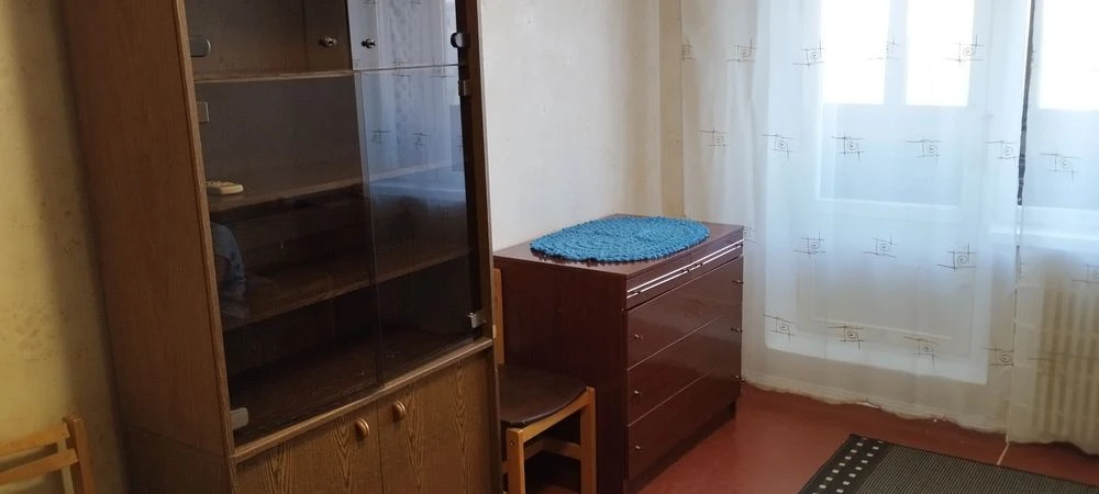 Selling my 1-room apartment in Saltovka microdistrict, 522. Near Studenchesk metro station.
