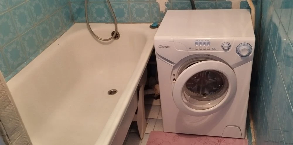 Selling my 1-room apartment in Saltovka microdistrict, 522. Near Studenchesk metro station.