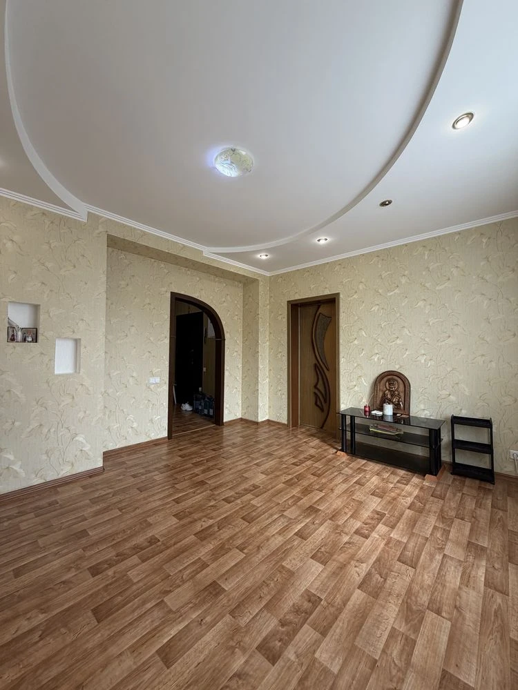 For Sale: Three-Room Apartment on South Prospect, Southern Avenue.
