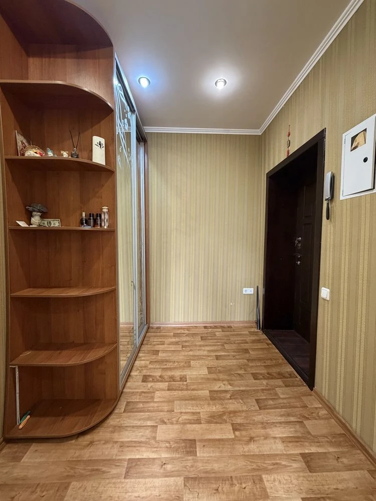 For Sale: Three-Room Apartment on South Prospect, Southern Avenue.