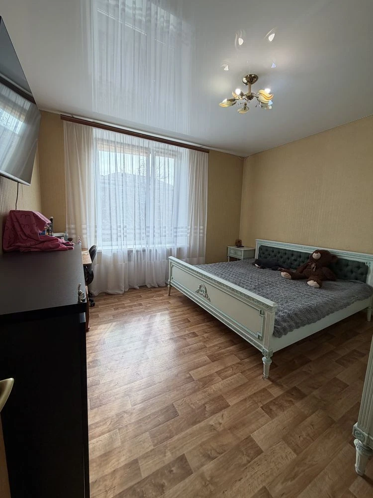 For Sale: Three-Room Apartment on South Prospect, Southern Avenue.