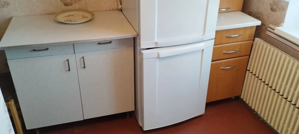 Selling my 1-room apartment in Saltovka microdistrict, 522. Near Studenchesk metro station.