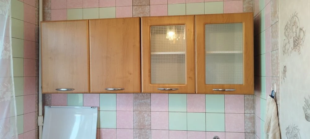 Selling my 1-room apartment in Saltovka microdistrict, 522. Near Studenchesk metro station.