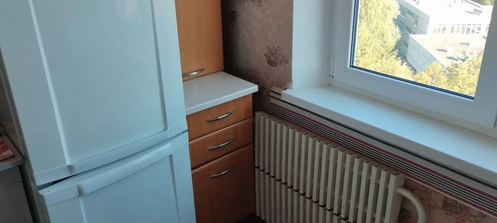 Selling my 1-room apartment in Saltovka microdistrict, 522. Near Studenchesk metro station.