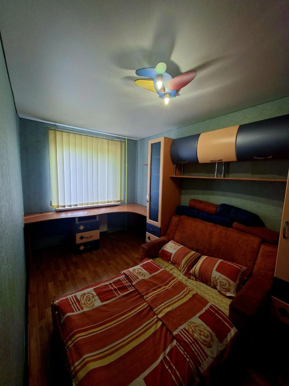 Selling a 3-room apartment with independent heating, all furniture and equipment