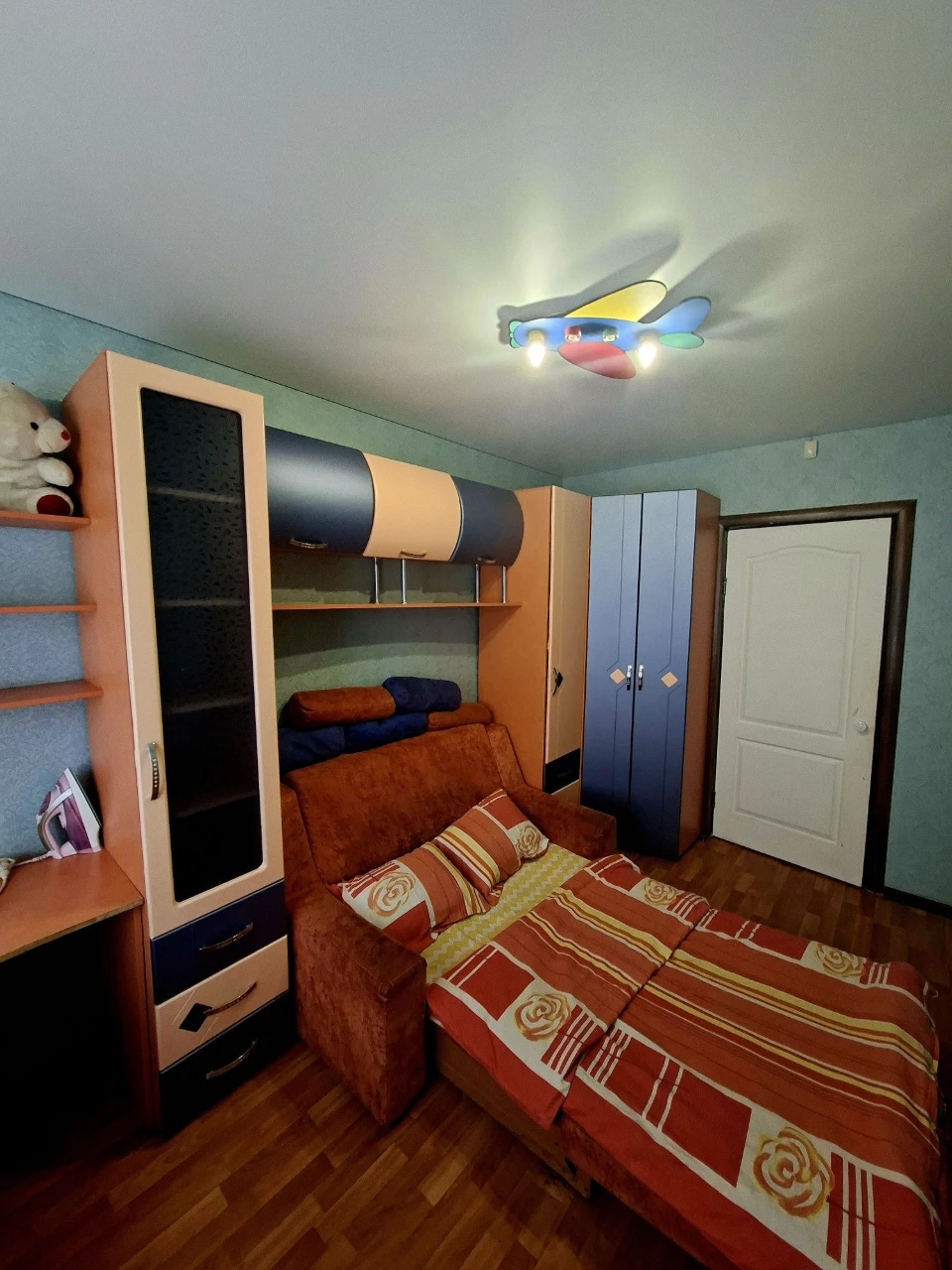 Selling a 3-room apartment with independent heating, all furniture and equipment