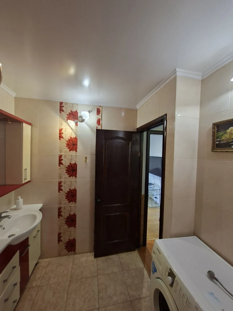 Selling a 3-room apartment with independent heating, all furniture and equipment