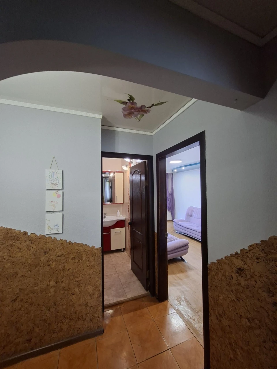 Selling a 3-room apartment with independent heating, all furniture and equipment