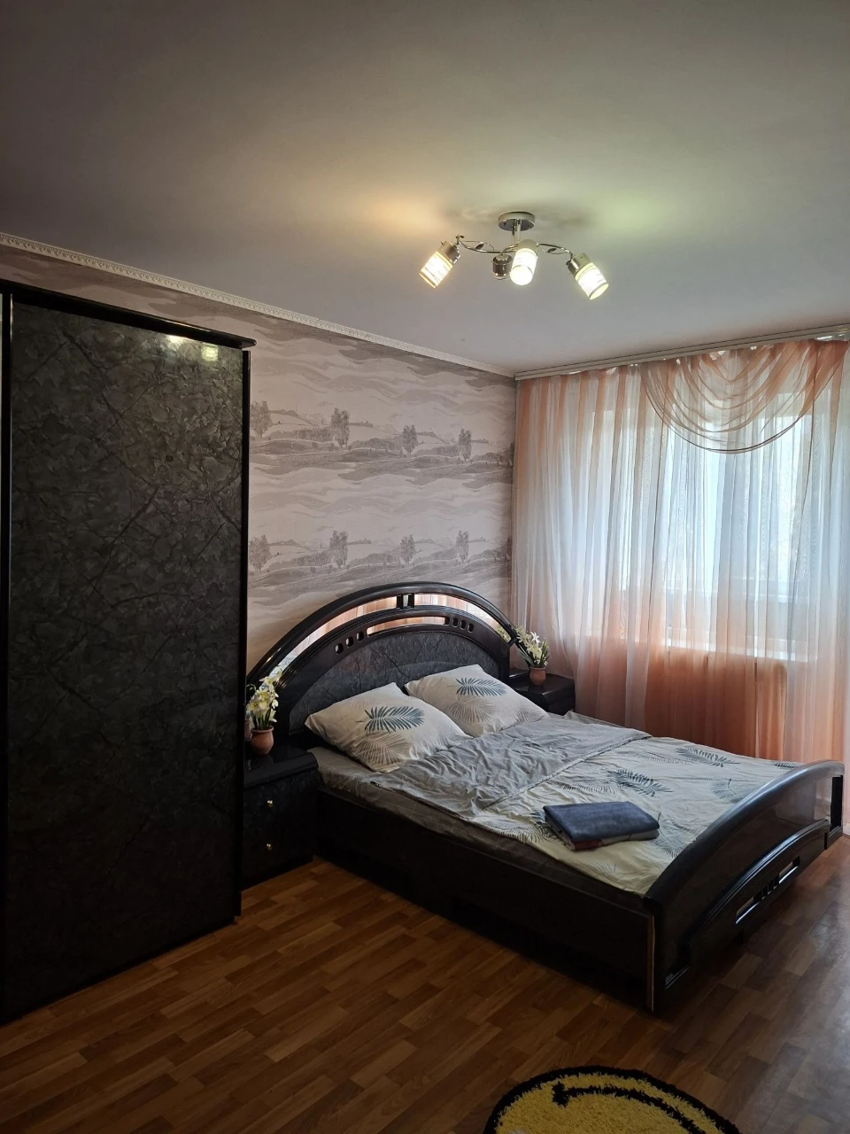 Selling a 3-room apartment with independent heating, all furniture and equipment