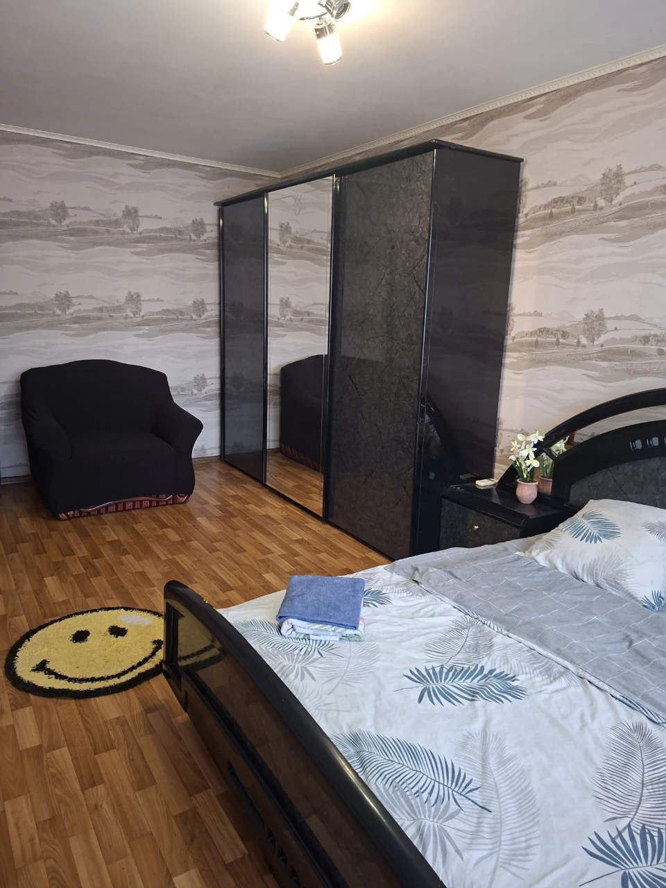 Selling a 3-room apartment with independent heating, all furniture and equipment