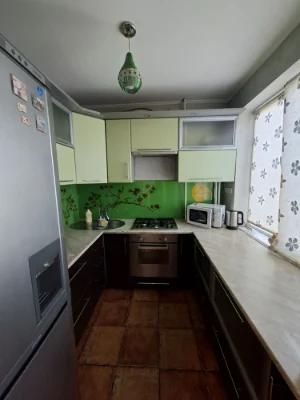 Selling a 3-room apartment with independent heating, all furniture and equipment
