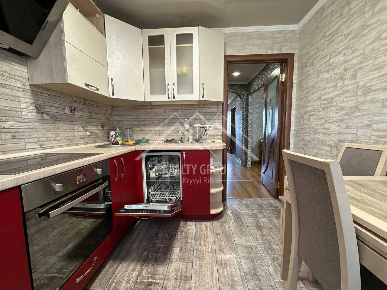 Sale of a 2-room apartment, 4th floor (Divocvit, commercial)