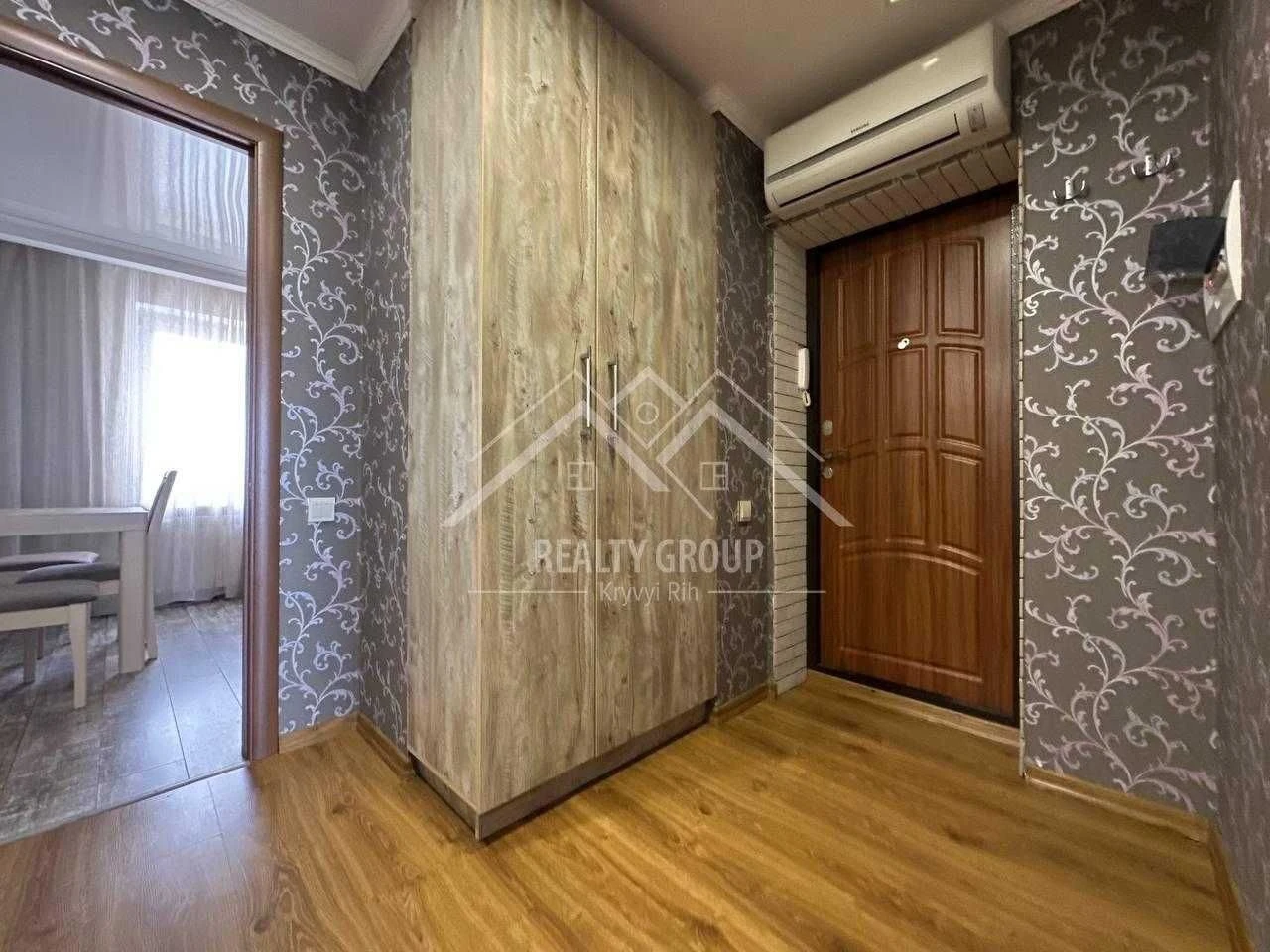 Sale of a 2-room apartment, 4th floor (Divocvit, commercial)