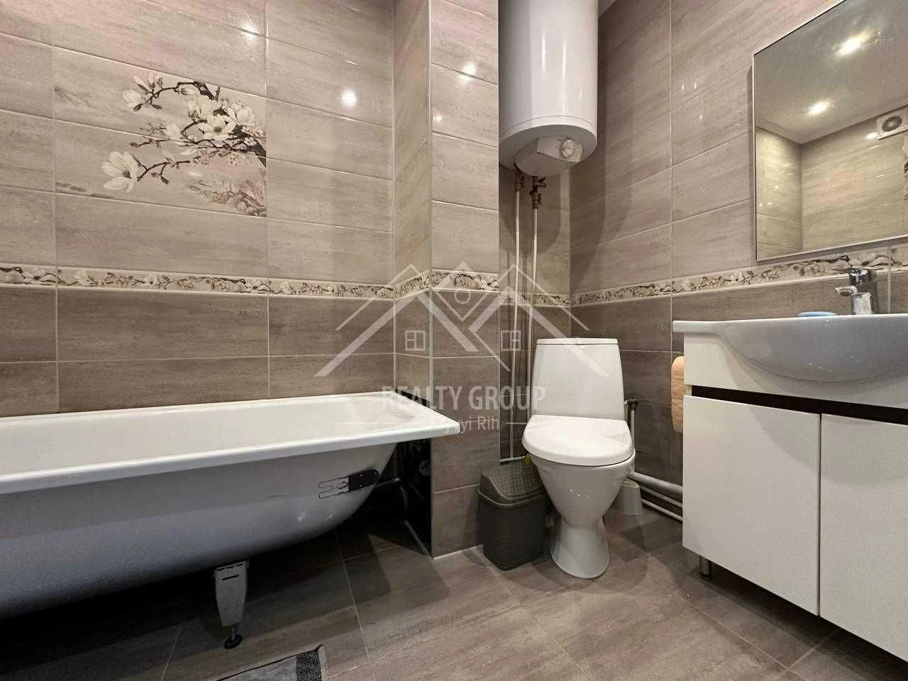 Sale of a 2-room apartment, 4th floor (Divocvit, commercial)