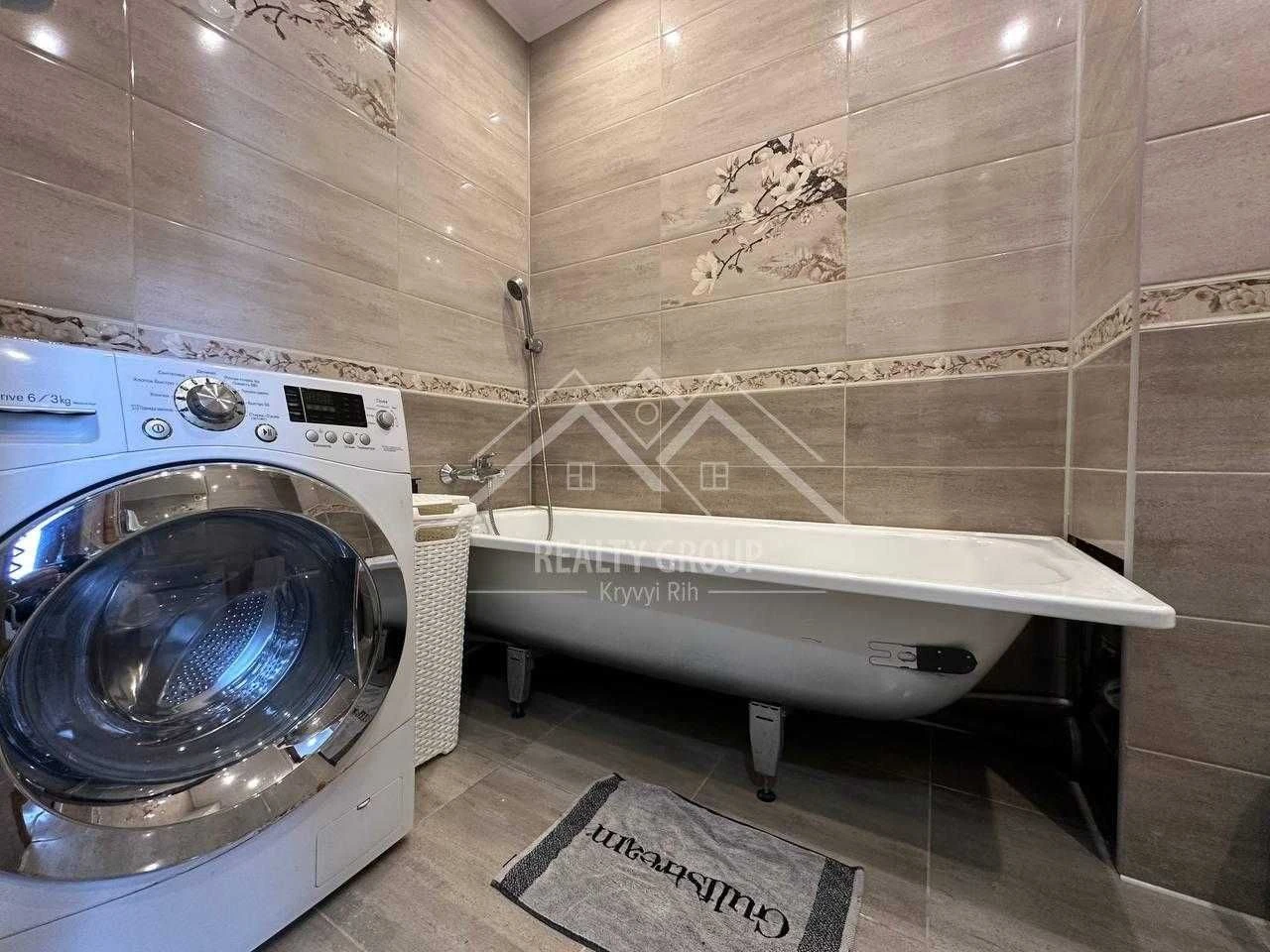 Sale of a 2-room apartment, 4th floor (Divocvit, commercial)