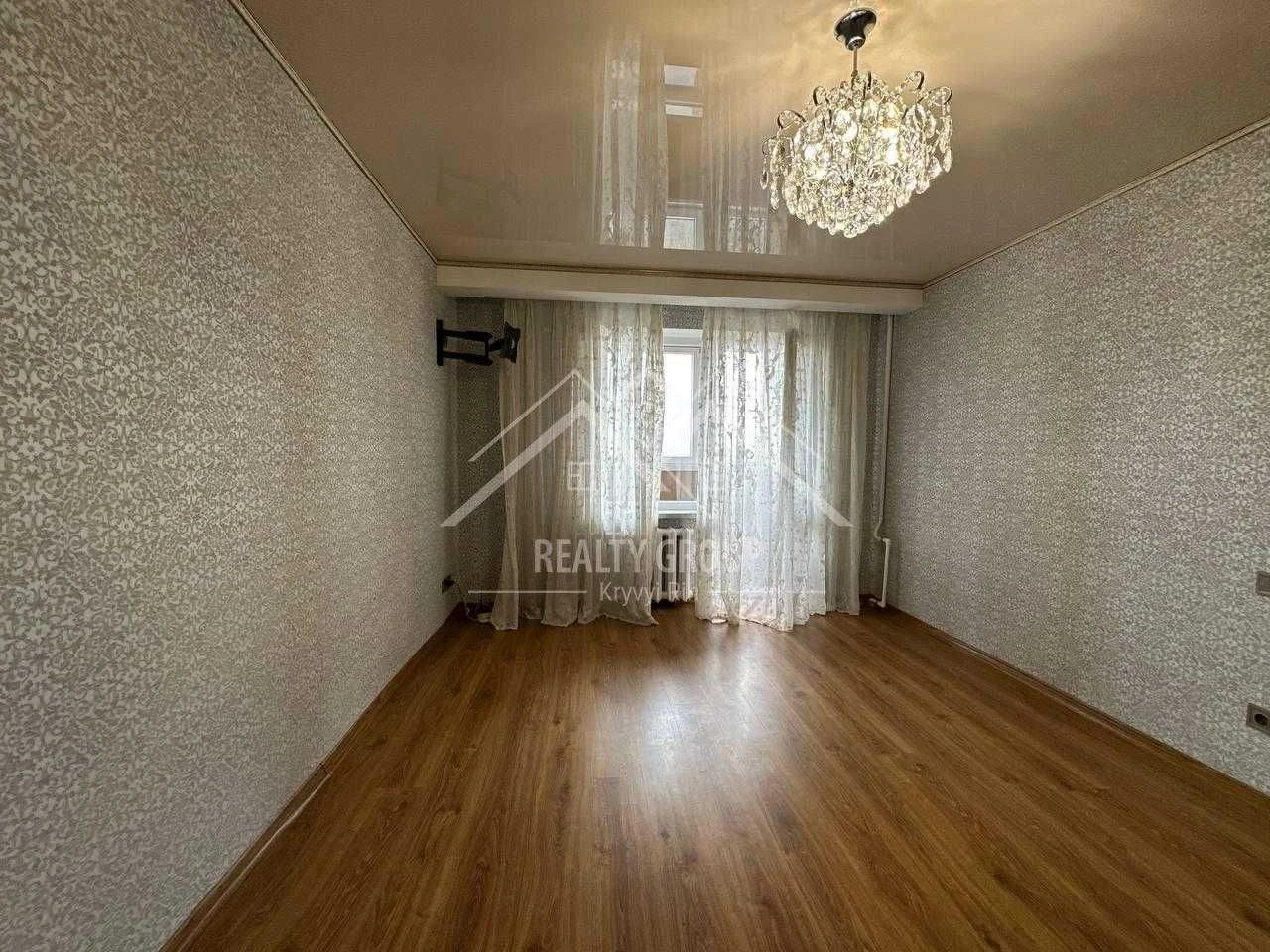 Sale of a 2-room apartment, 4th floor (Divocvit, commercial)