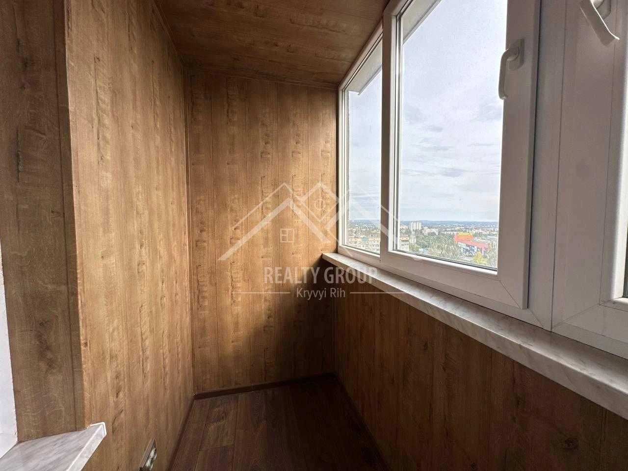 Sale of a 2-room apartment, 4th floor (Divocvit, commercial)