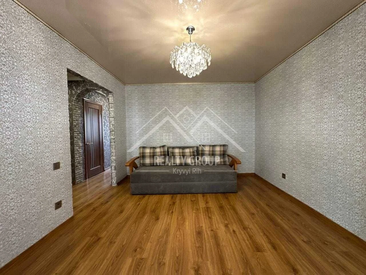 Sale of a 2-room apartment, 4th floor (Divocvit, commercial)