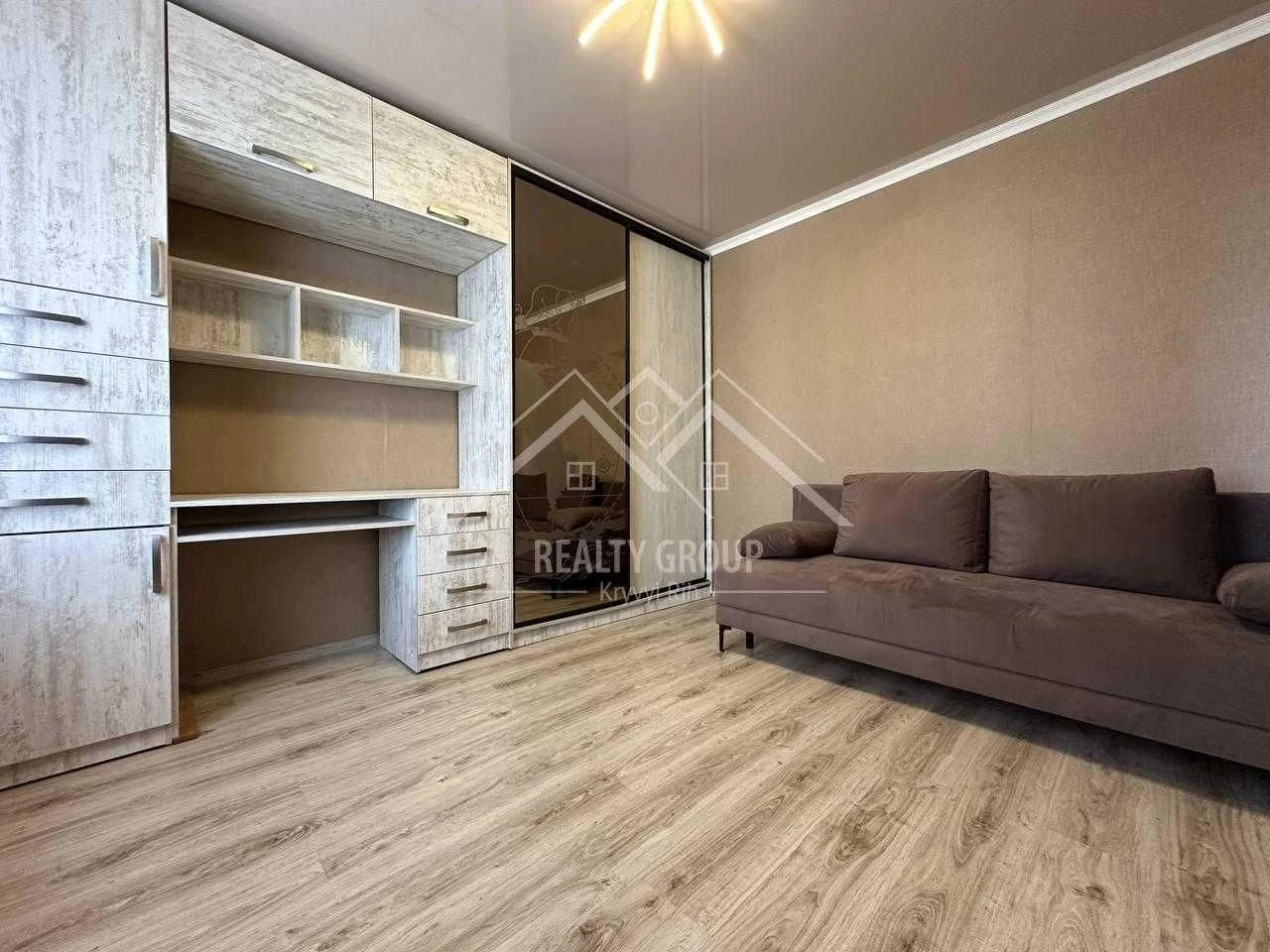 Sale of a 2-room apartment, 4th floor (Divocvit, commercial)