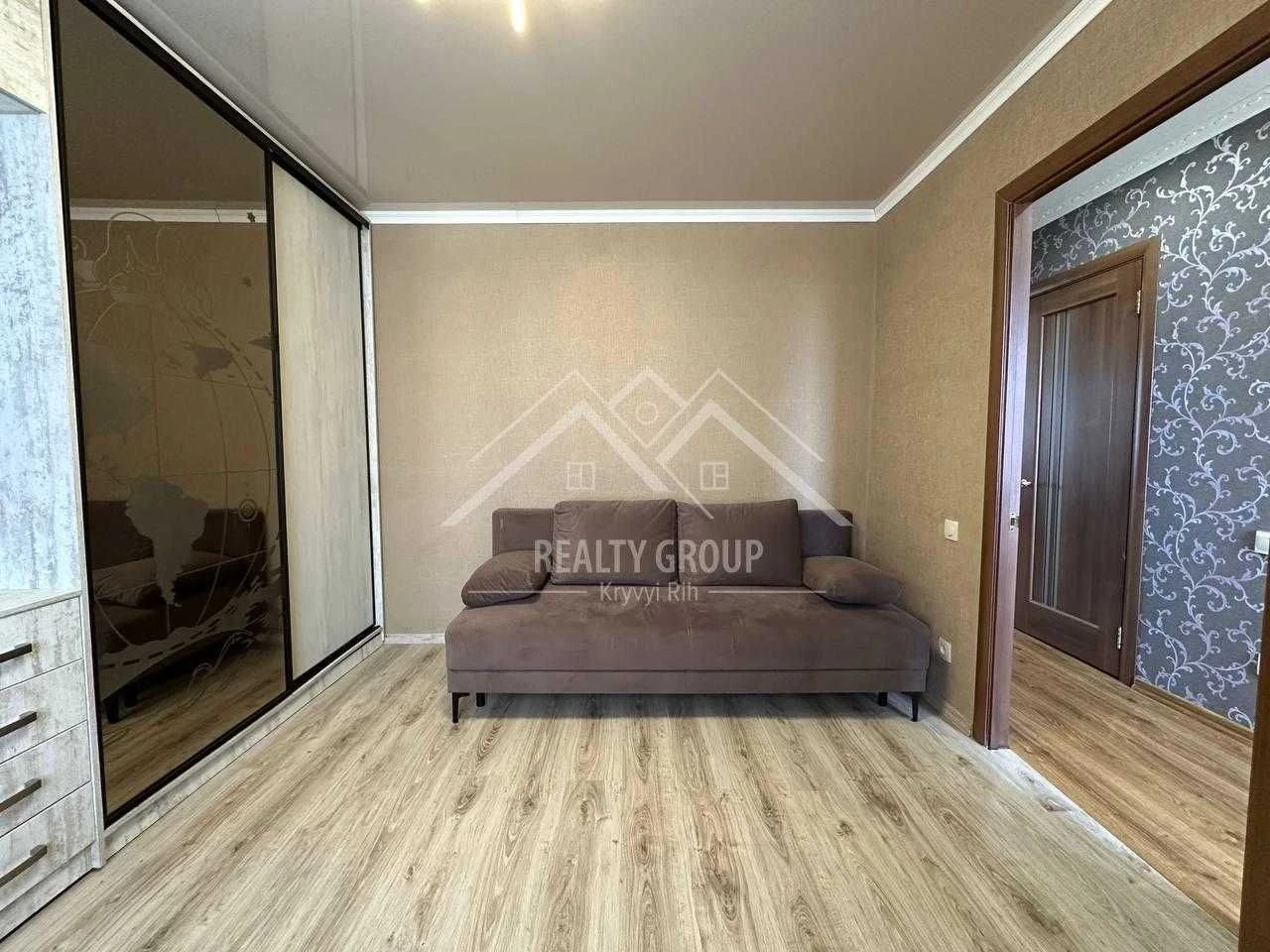 Sale of a 2-room apartment, 4th floor (Divocvit, commercial)