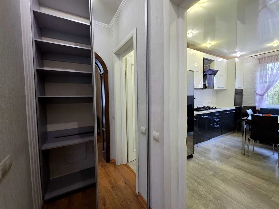 Apartment. Slava Street, Pioneer District, Krivoi Rog