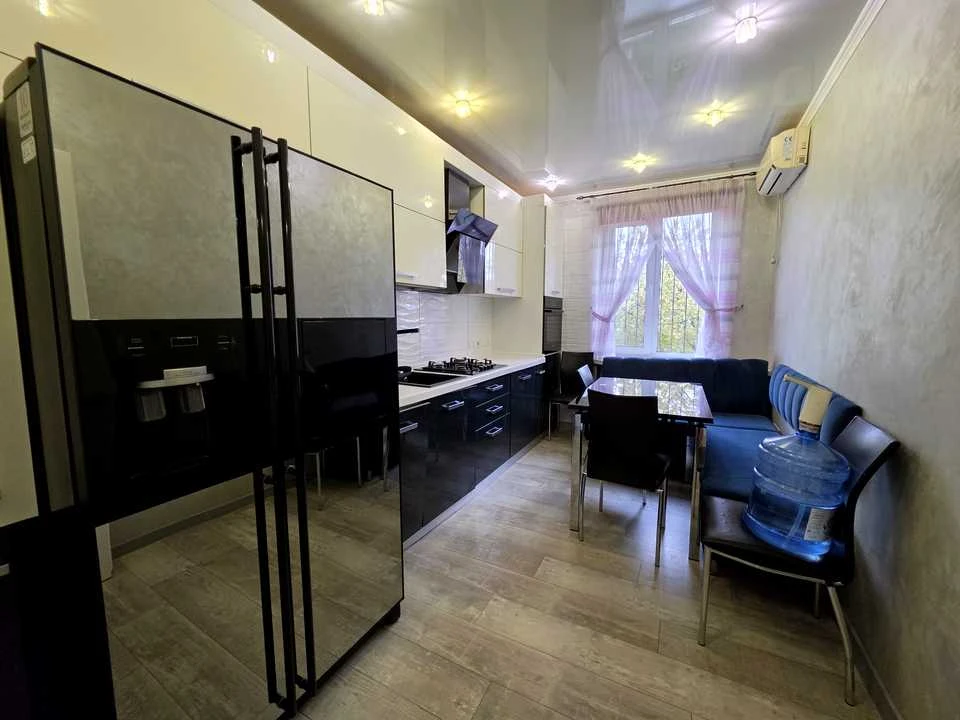 Apartment. Slava Street, Pioneer District, Krivoi Rog