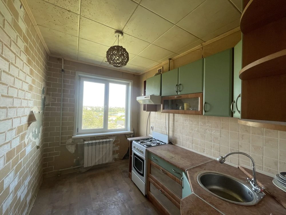 For sale, 3-room apartment on Zarichna Street.