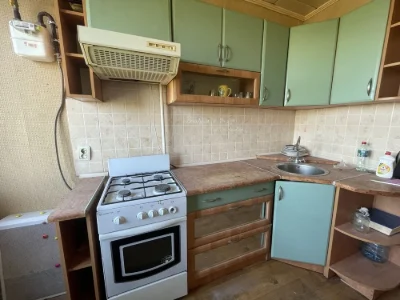 For sale, 3-room apartment on Zarichna Street.