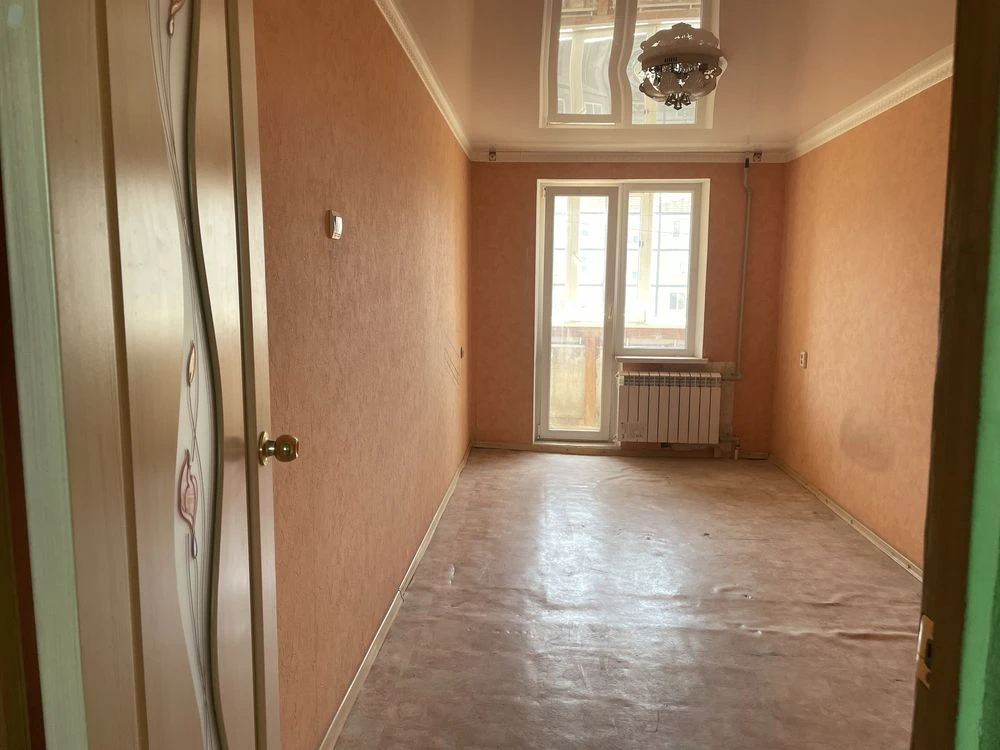 For sale, 3-room apartment on Zarichna Street.