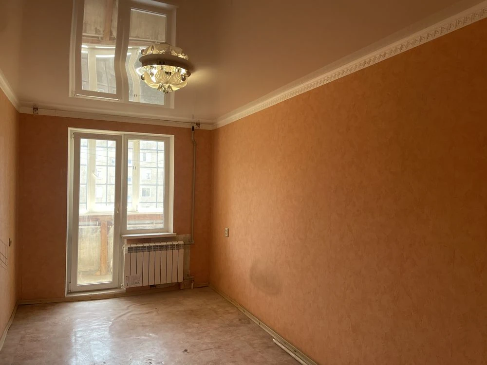 For sale, 3-room apartment on Zarichna Street.