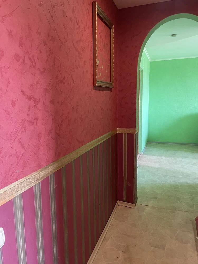 For sale, 3-room apartment on Zarichna Street.