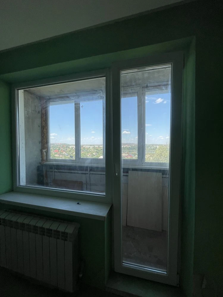For sale, 3-room apartment on Zarichna Street.